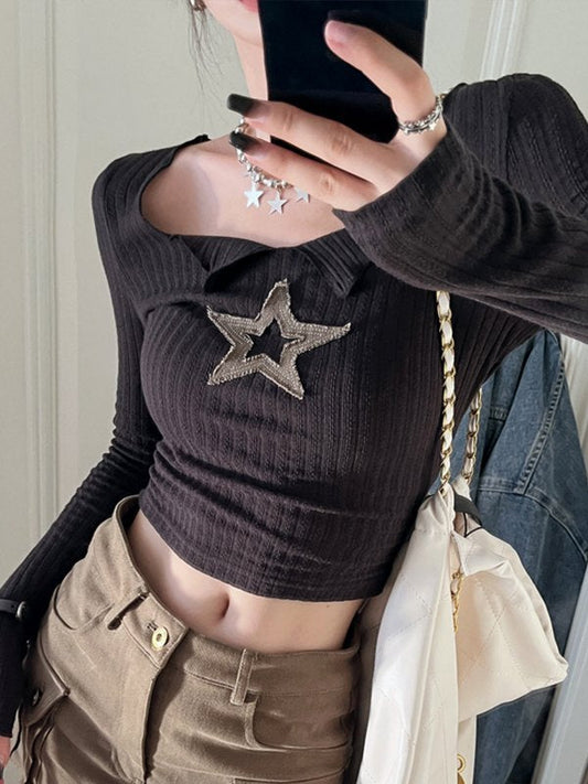 Gebreide crop top met zwarte ster en lange mouwen