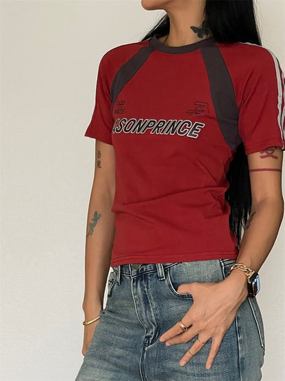 T-shirt à manches courtes et logo à rayures patchwork
