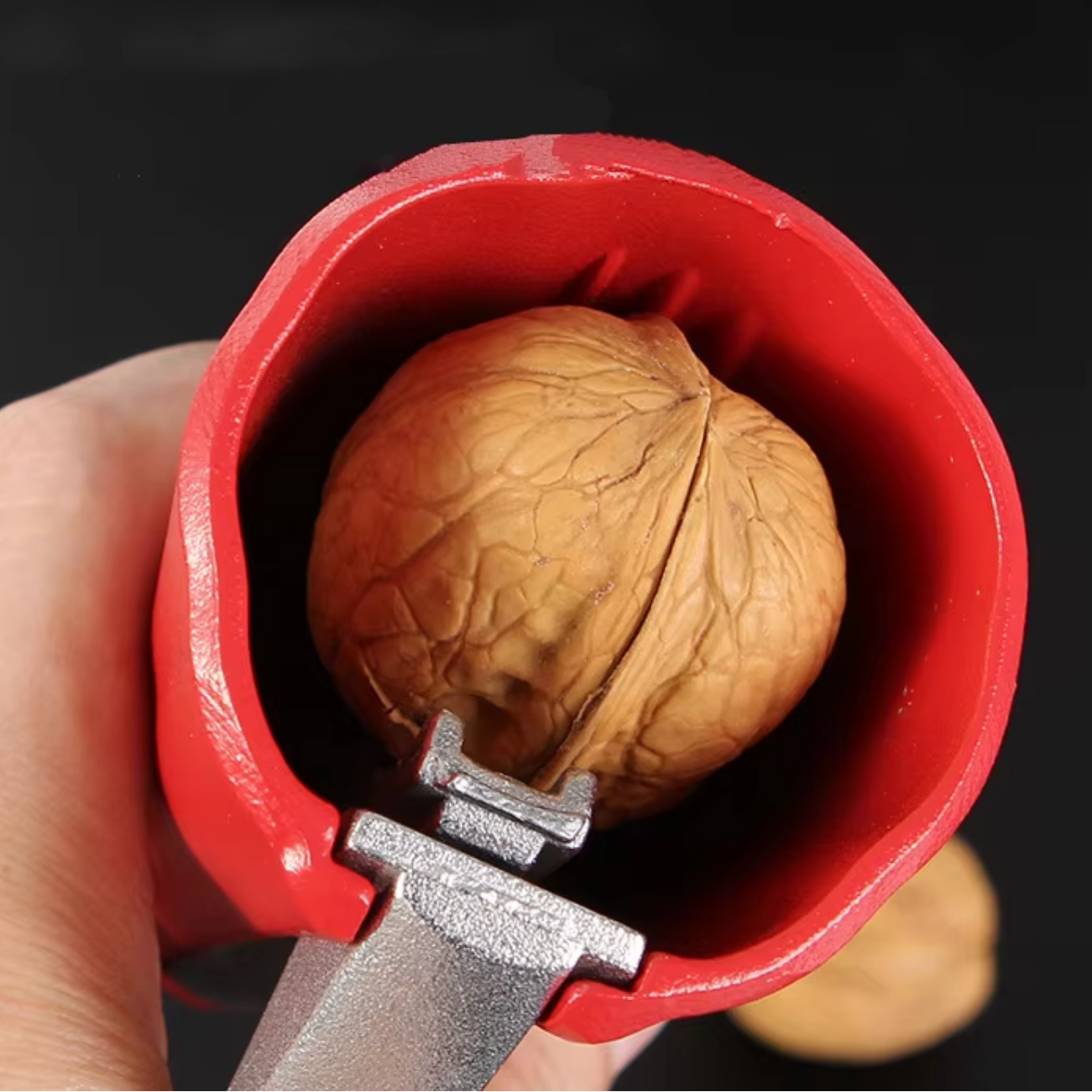 Nut Cracker – Effortlessly Cracks Every Nut