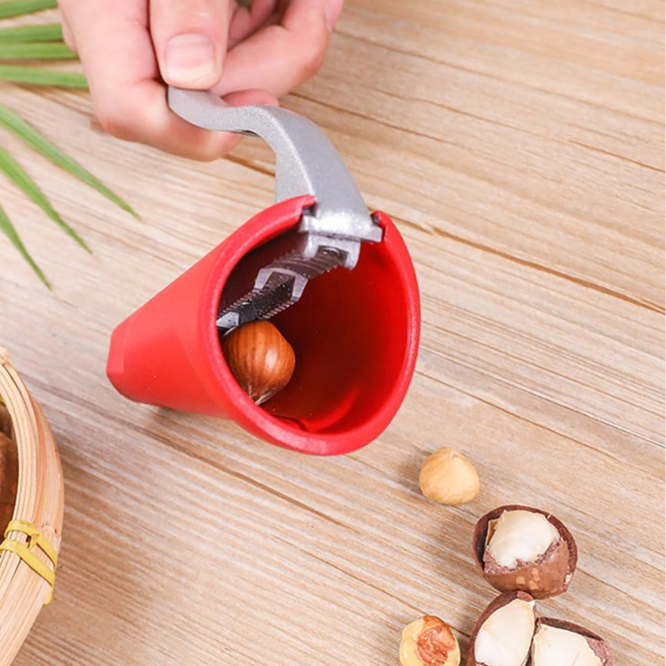 Nut Cracker – Effortlessly Cracks Every Nut