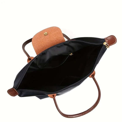 Chic and Roomy Handbag for the Contemporary Everyday