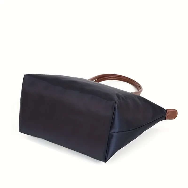 Chic and Roomy Handbag for the Contemporary Everyday