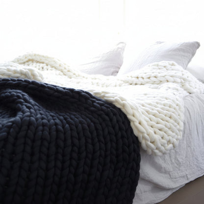 Handwoven Wool Blanket – Luxurious Softness and Nordic Elegance