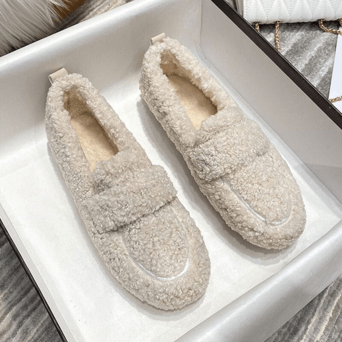 Elegant Winter Slippers for Warmth and Comfort