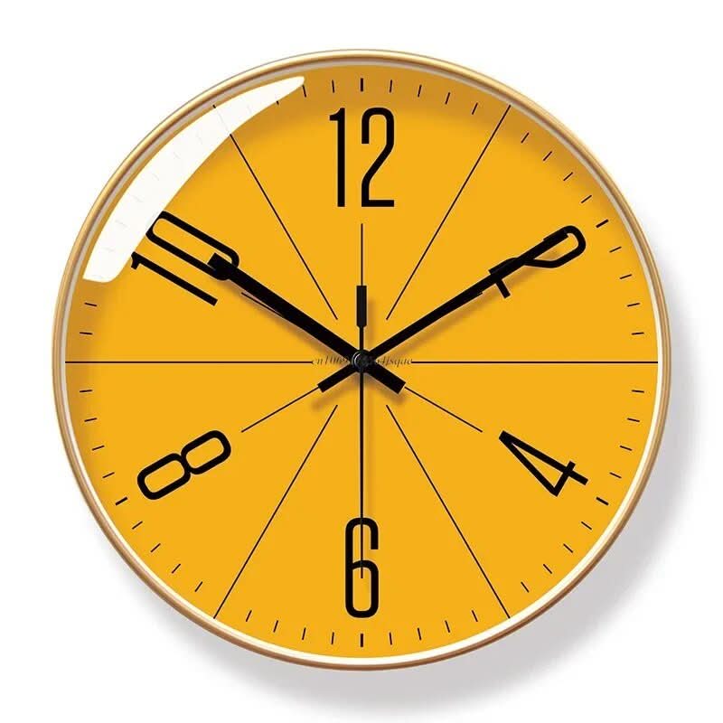 Black Wall Clock in Nordic Style – Precise and Stylish for Any Home