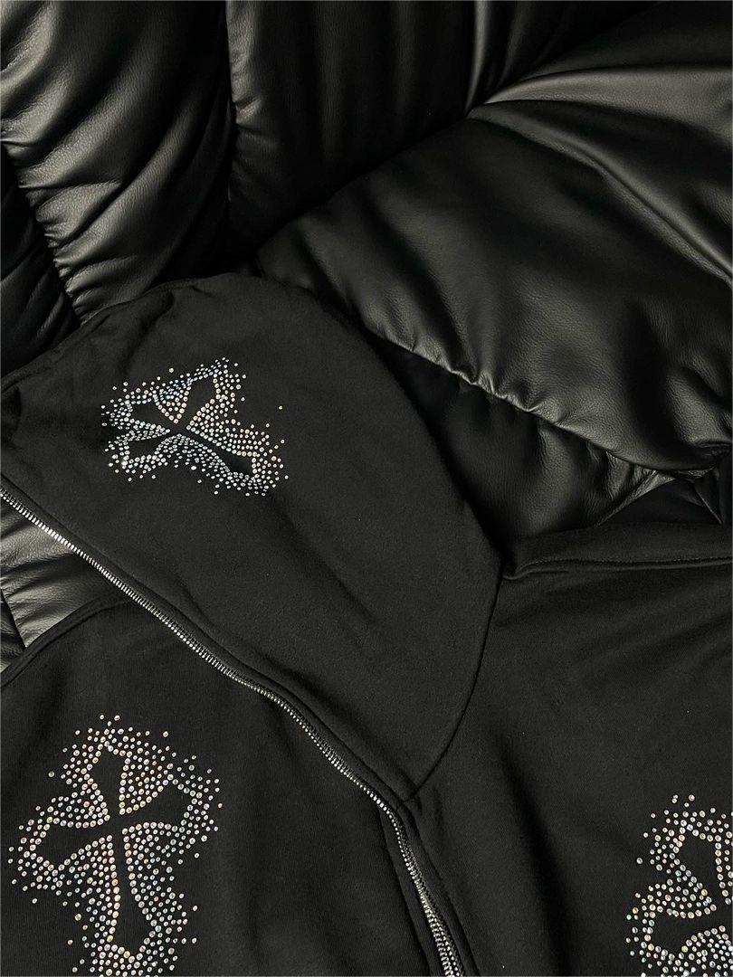 Zwarte hoodie met rits en strass kruispatroon
