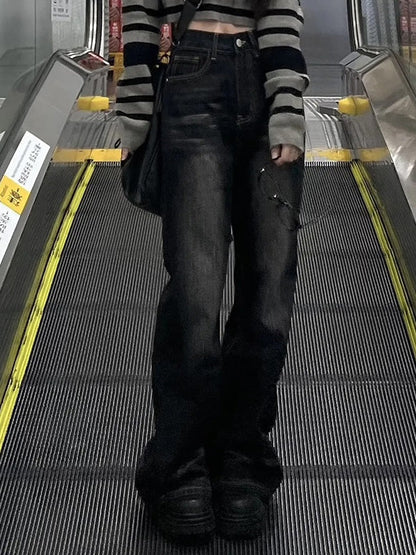 Zwarte boyfriend flare jeans uit de jaren 2000 met vervaagd effect